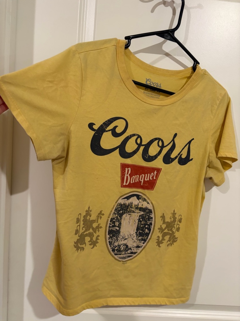 Coors Banquet Graphic Tee Yellow Vintage Style T-Shirt Size M